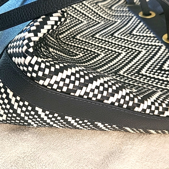 MICHAEL KORS Junie Chevron Navy & White Backpack Leather Medium Beautiful EUC - Picture 8 of 9